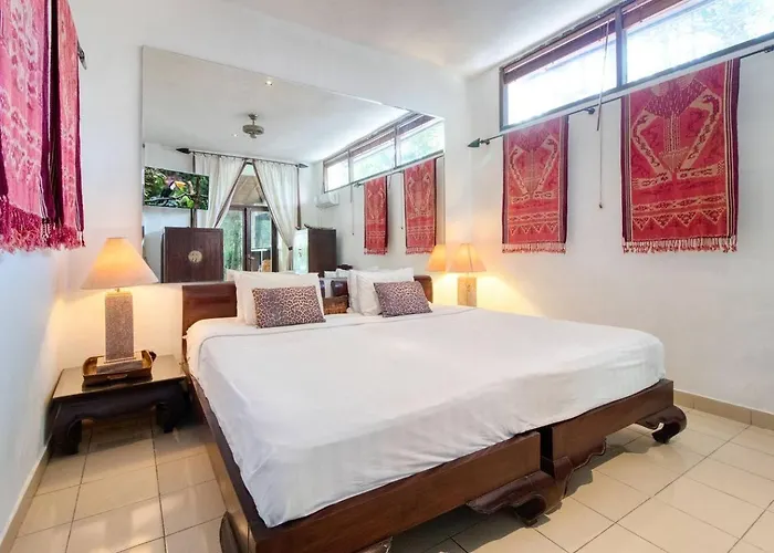 3br Oasis, Sleeps 6, Walk To Restbars Villa Seminyak