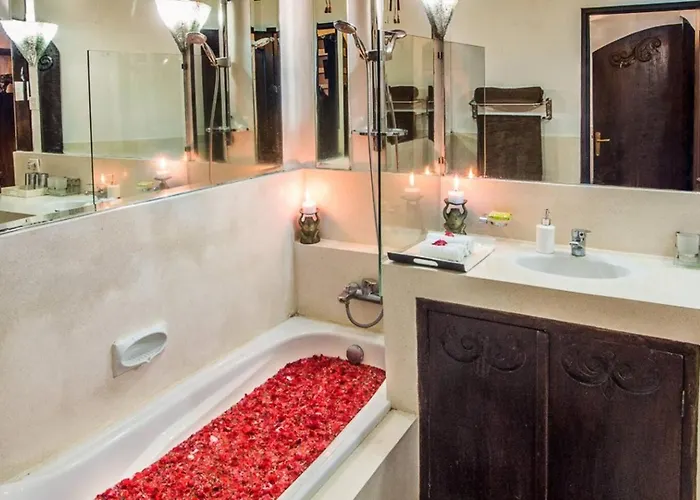 3br Oasis, Sleeps 6, Walk To Restbars Villa Seminyak
