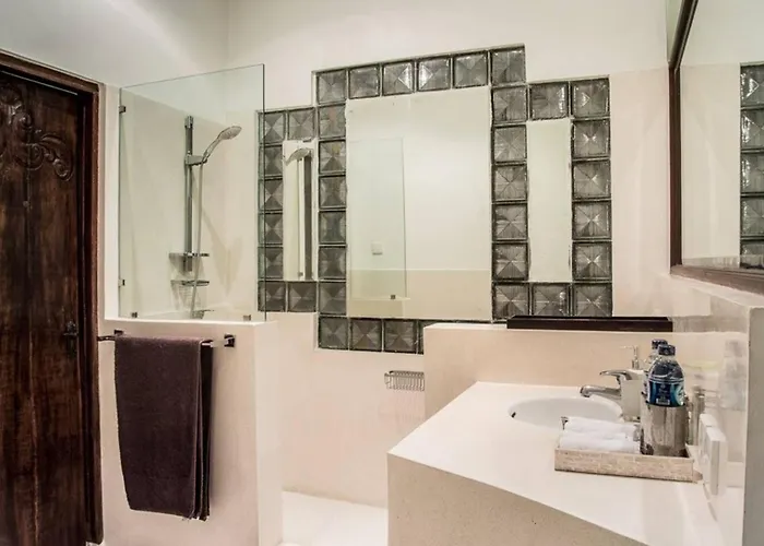 3br Oasis, Sleeps 6, Walk To Restbars Villa Seminyak