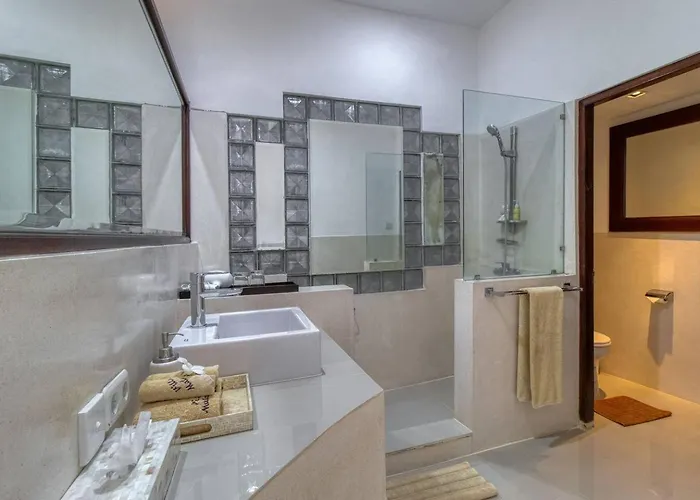 Villa 3br Oasis, Sleeps 6, Walk To Restbars Seminyak