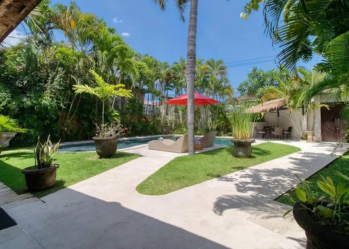 3br Oasis, Sleeps 6, Walk To Restbars Villa Seminyak