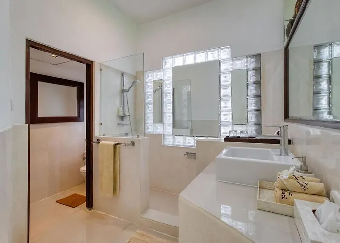 3br Oasis, Sleeps 6, Walk To Restbars Seminyak