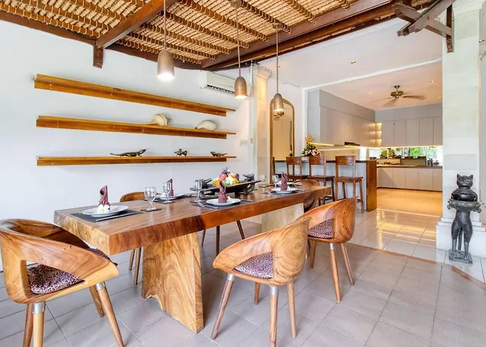 Villa 3br Oasis, Sleeps 6, Walk To Restbars Seminyak